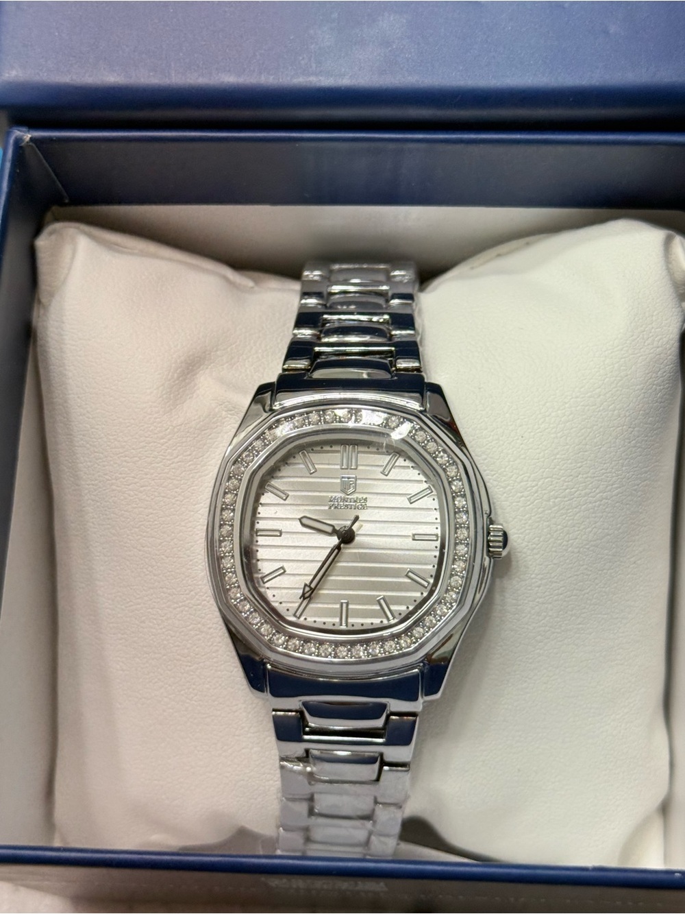 Invicta Montres Prestige Silver Crystal-Accent Women's Watch 32mm - Picture 2 of 3